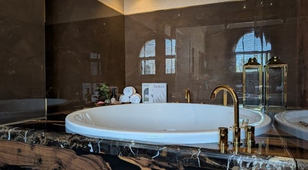 Luxurious bathtub at BOUTIQUE SPA, Abu Dhabi offering a serene wellness experience.