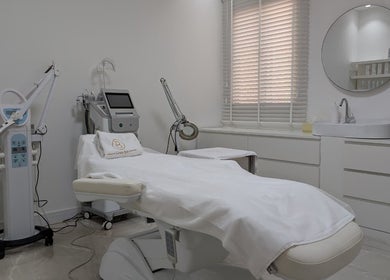 Calm treatment room at BOUTIQUE SPA, Abu Dhabi, AE featuring modern spa equipment and clean design.