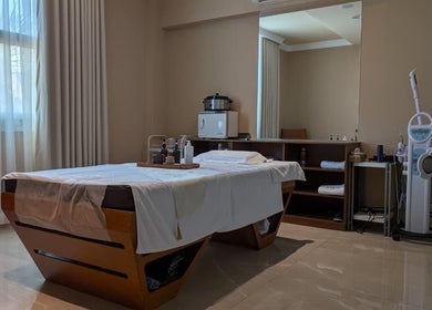 Tranquil massage room at BOUTIQUE SPA, Abu Dhabi, Abu Dhabi, AE with treatment table and spa essentials.