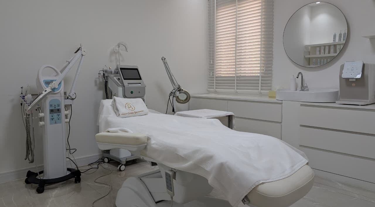 Modern treatment room at Boutique Spa, Abu Dhabi, Abu Dhabi, AE with state-of-the-art equipment and sleek design.