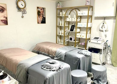 Relaxing treatment room at Uniview Art, Edinburgh, Scotland, GB with two massage tables and beauty equipment.
