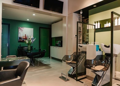 Elegant interior of Hair Salon De Pijp in Amsterdam, Noord-Holland, NL featuring stylish chairs and greenery.