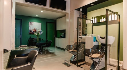 Elegant interior of Hair Salon De Pijp in Amsterdam, Noord-Holland, NL featuring stylish chairs and greenery.