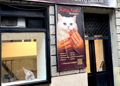 Entrance to Kittynails.Budapest featuring a stylish sign in Budapest, Magyar, HU.