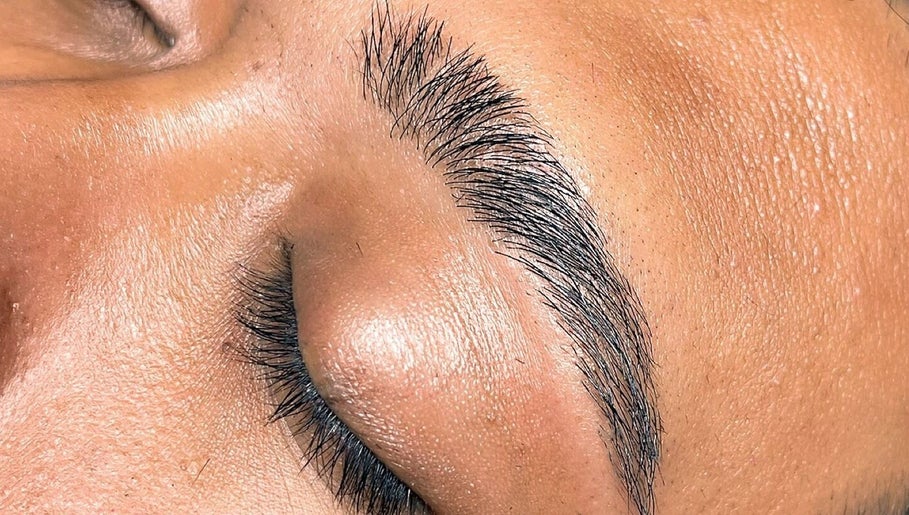 Expert eyebrow shaping at Graceful Glow by C in Paramaribo, Paramaribo, SR. Achieve flawless beauty today.