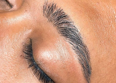 Expert eyebrow shaping at Graceful Glow by C in Paramaribo, Paramaribo, SR. Achieve flawless beauty today.
