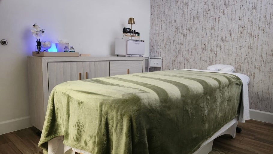 Relaxing massage room at Marinez Maia Aesthetic & Massage, Orlando, Florida, US with a calming ambiance.