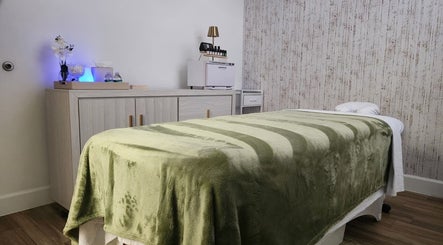 Relaxing massage room at Marinez Maia Aesthetic & Massage, Orlando, Florida, US with a calming ambiance.