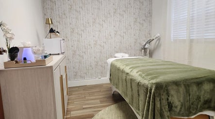 Relaxing massage room at Marinez Maia Aesthetic & Massage in Orlando, Florida, US.