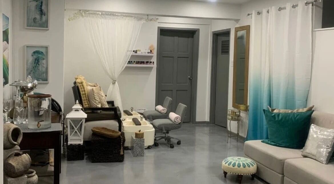 Relaxing interior of LashMeBaby spa in Holetown, Saint James, BB. Cozy seating with soothing decor.