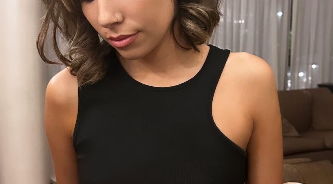 Cliente feliz con maquillaje en Shisha Make Up, La Calera, Córdoba, AR