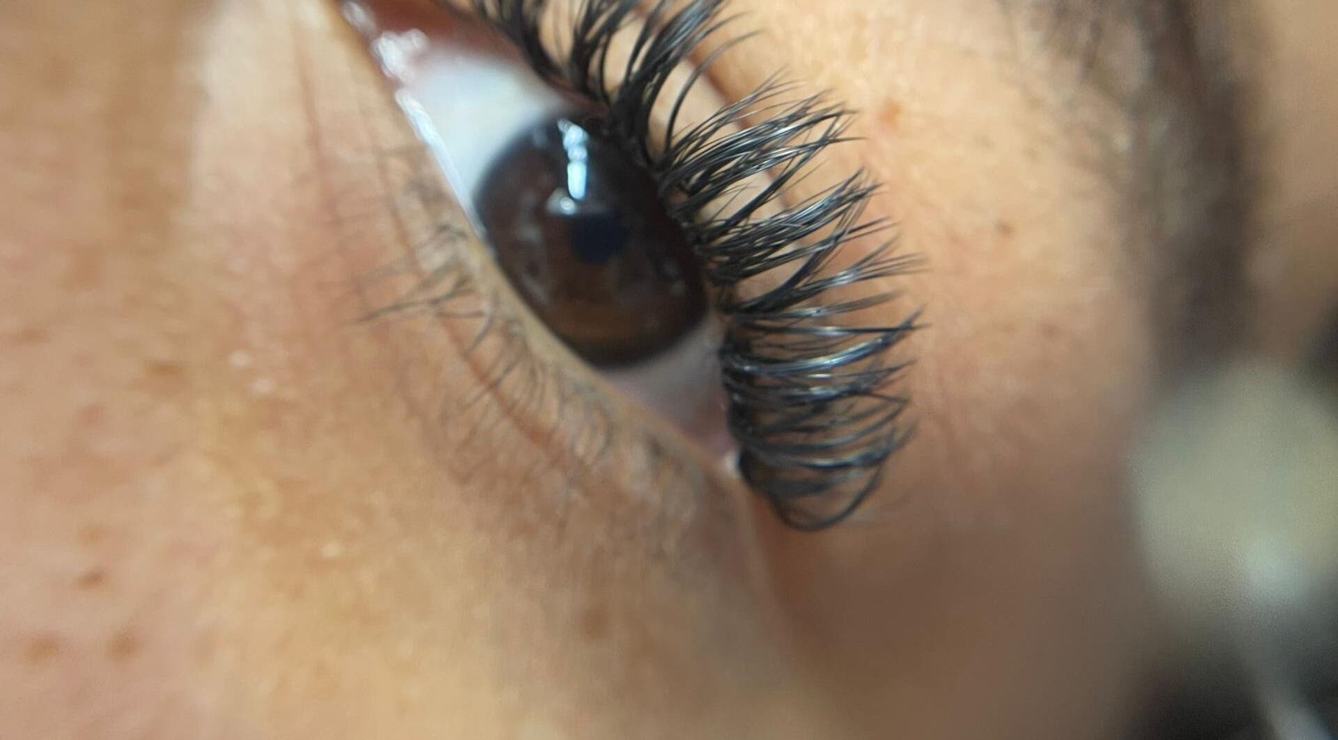 Close-up of eyelash extensions at Genamil.ve, Maracay, Aragua, VE.