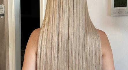 Long blonde hair treatment at Mery&Viki Atelier in Manilva, Andalusia, ES.