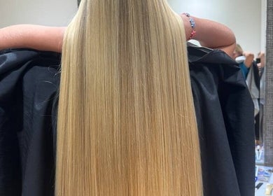 Sleek blonde hair styling at Mery&Viki Atelier, Manilva, Andalusia, ES.