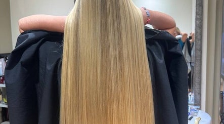 Sleek blonde hair styling at Mery&Viki Atelier, Manilva, Andalusia, ES.
