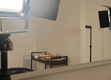 Professional lighting and refreshments at Looks By Syna, Montréal, Québec, CA.