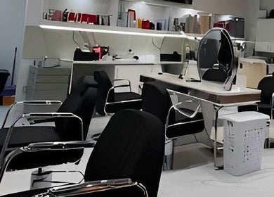Alan Hair Salon店内优雅美发空间，坐落于多伦多安大略省，提供专业造型服务。