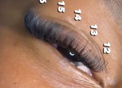 Close-up van wimperextensions bij Mrn beauty salon, Kralendijk, Bonaire, BQ, voor een verfijnde uitstraling.
