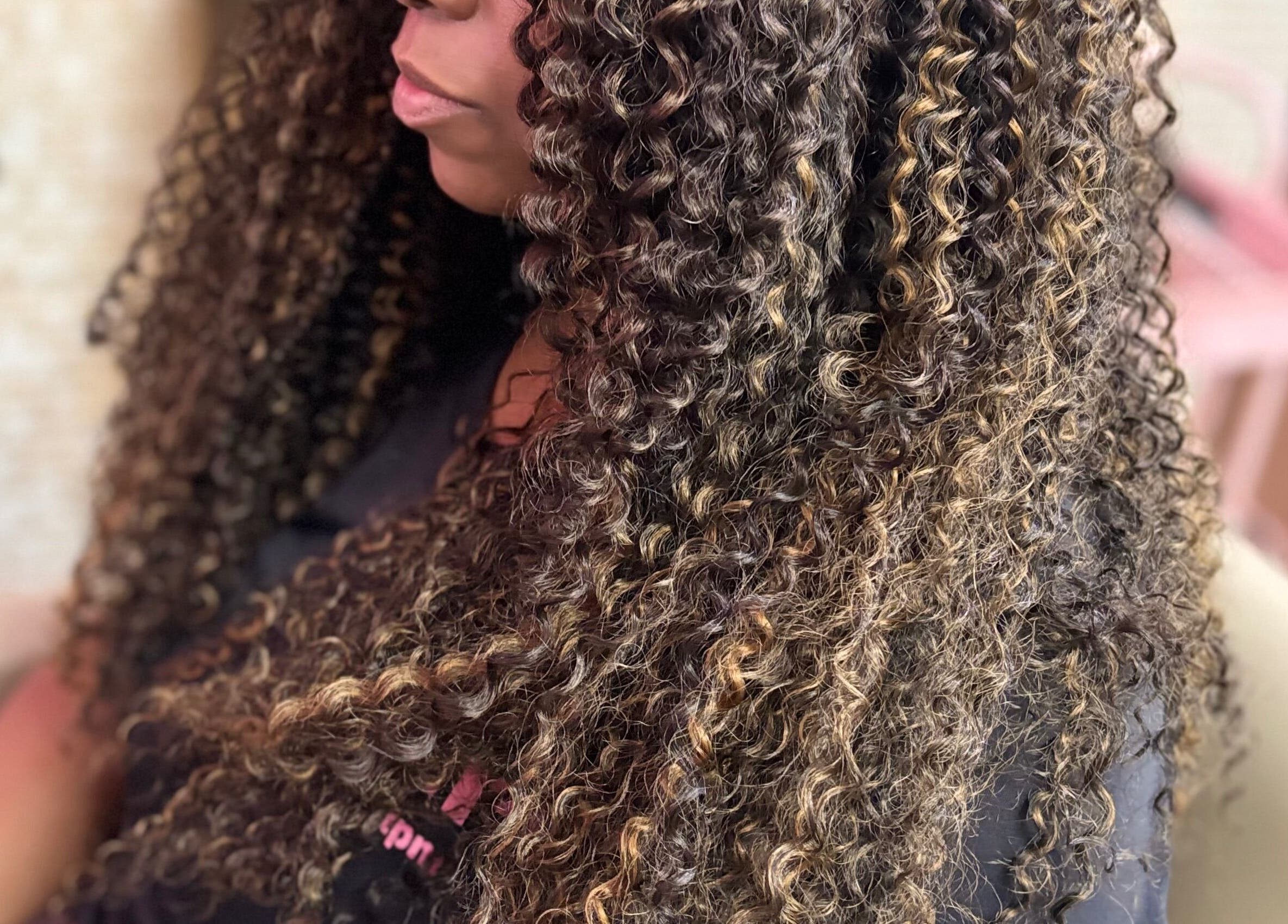 Cabelos cacheados volumosos em Bellastrancas.oficial, Rio De Janeiro, Rio De Janeiro, BR.