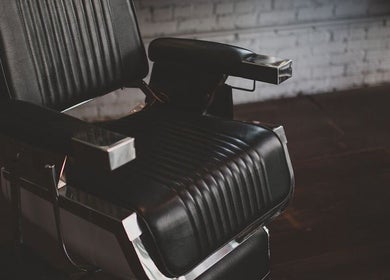 Classic barber chair at Franceez.Barber, Liepāja, LV, offering premium grooming services.