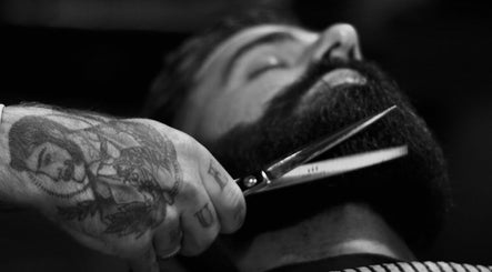 Precision beard trimming at Franceez.Barber in Liepāja, LV for a refined grooming experience.