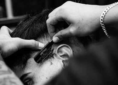 Expert barber using razor for precise haircut at Franceez.Barber in Liepāja, LV.