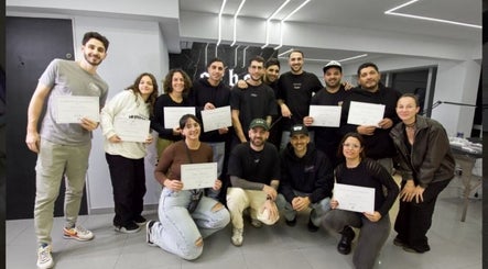 Equipo en Black Parade By Cristian Farias, Rosario, AR, mostrando sus certificados de logro.
