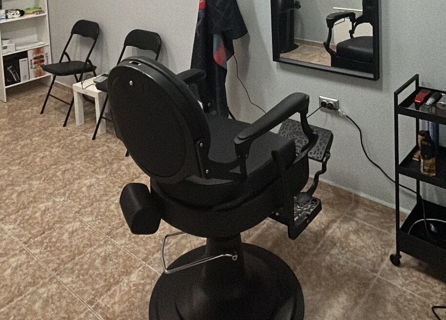 Sleek and modern salon chair at MiriCutz in Varna, Varna, BG, offering premium beauty services.