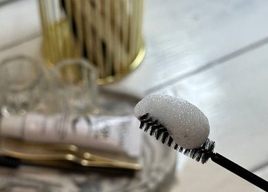 Nahaufnahme eines Schaumpinsels bei Fm houseofbeauty, Stuttgart, Baden-württemberg, DE.