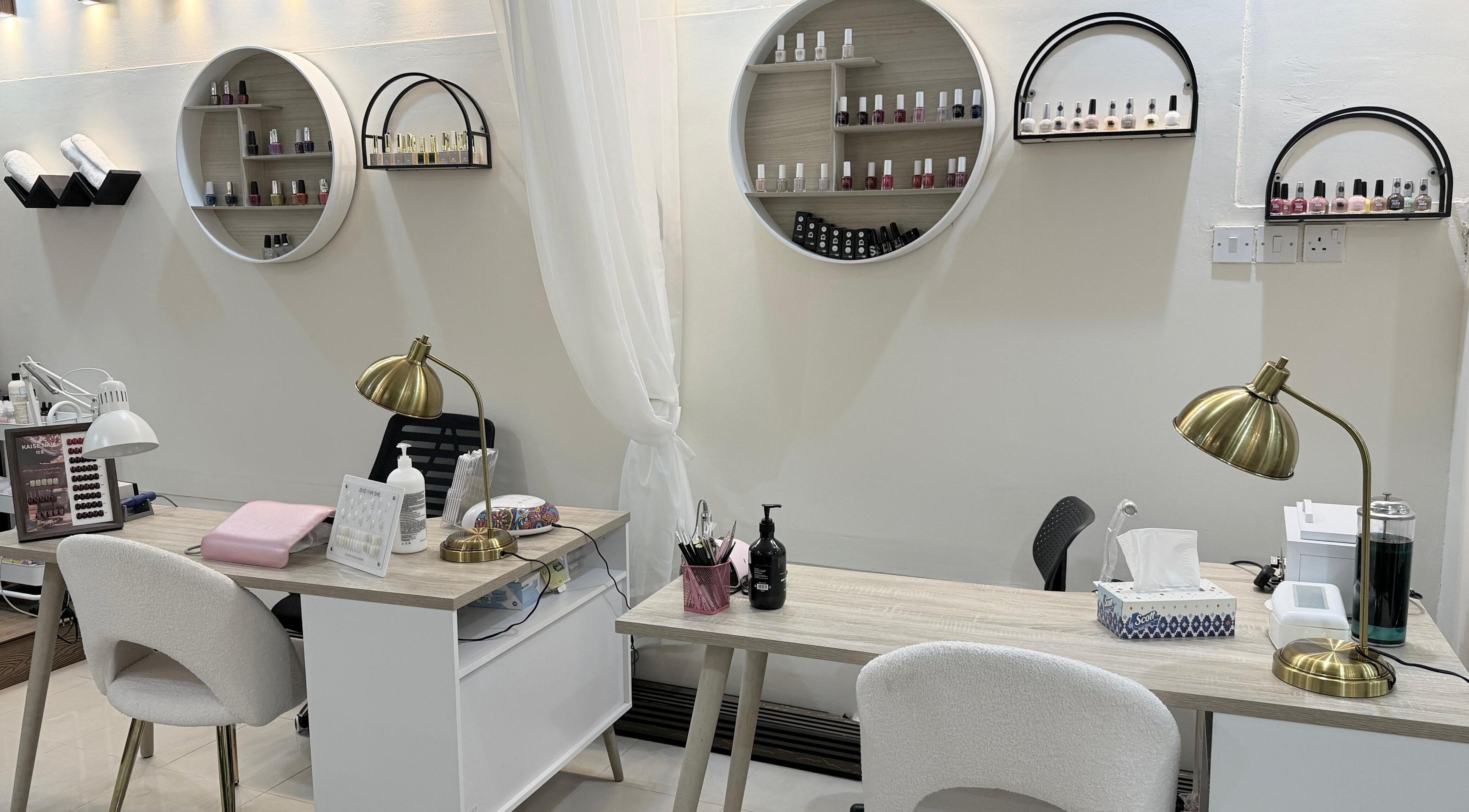 Chic nail stations at Lemon Beauty Bluebells Women Salon in أبو ظبي, أبو ظبي, AE, featuring polished décor.