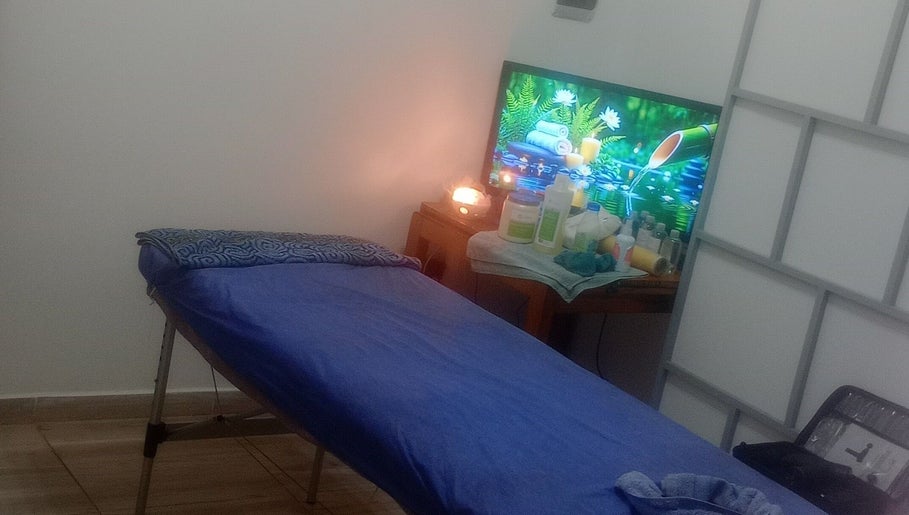 Sala de masajes en Centro de Masajes MAB y Estética/Academia La Poderosa, Remedios de Escalada, Buenos Aires, AR.