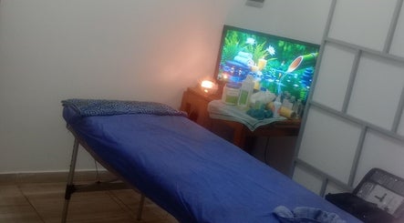 Sala de masajes en Centro de Masajes MAB y Estética/Academia La Poderosa, Remedios de Escalada, Buenos Aires, AR.