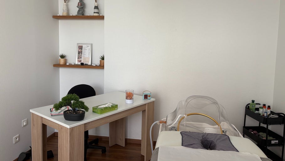 Espace de bien-être à Signature J&B, Tarbes, Occitanie, FR. Intérieur zen et moderne.