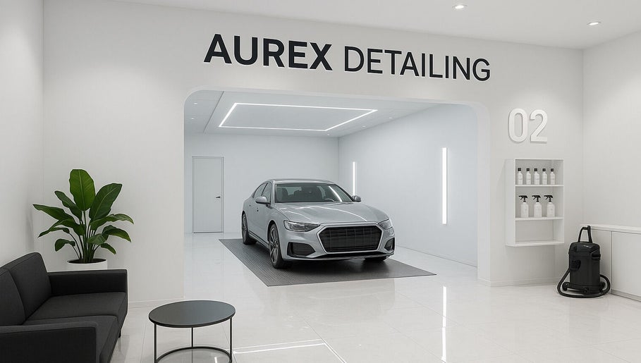 Intérieur moderne d'AUREX DETAILING à Prévessin-moëns, avec voiture élégante dans un espace lumineux.