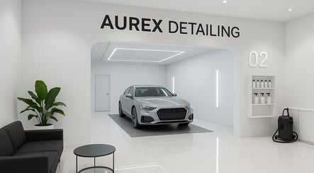 Intérieur moderne d'AUREX DETAILING à Prévessin-moëns, avec voiture élégante dans un espace lumineux.