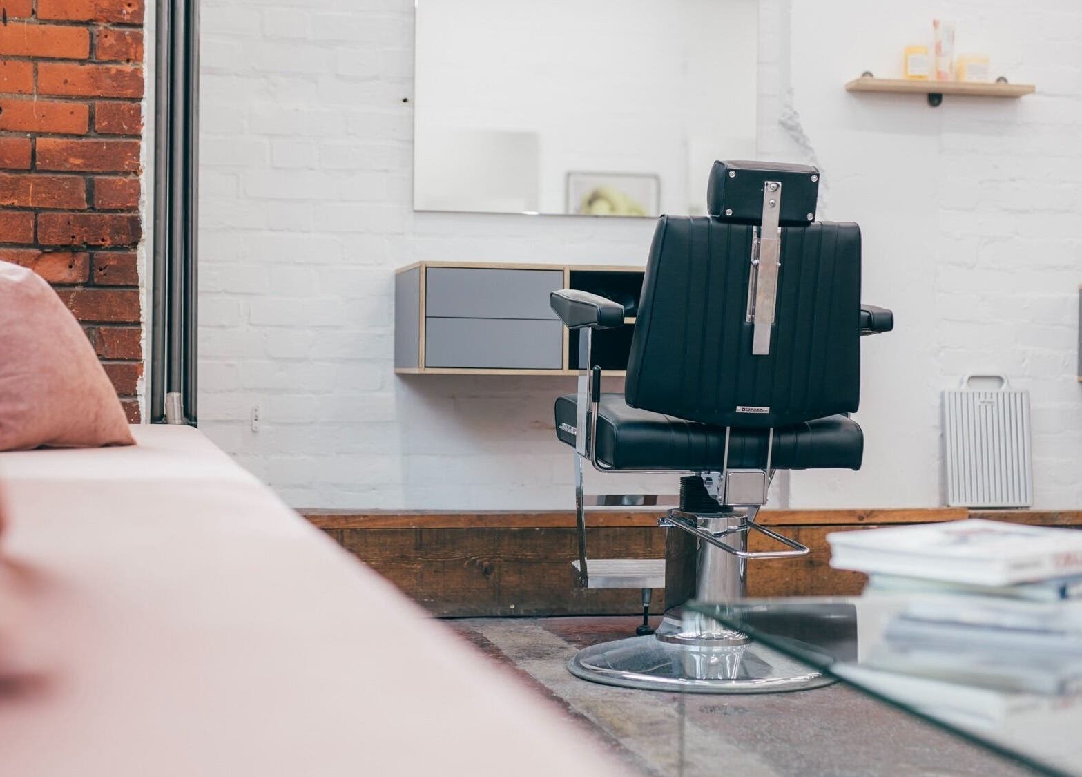 Relaxing salon interior at Nudo Studio, London, England, GB, featuring a modern styling chair and decor.
