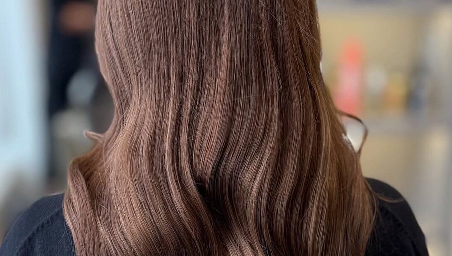 Glossy, wavy brown hair styled at Moeibrahem, Muscat, OM, showcasing salon expertise.