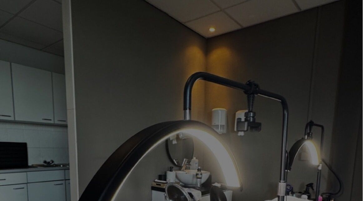 Moderne behandelruimte bij Lashbar Den Bosch, 's-hertogenbosch, Noord-brabant, NL.