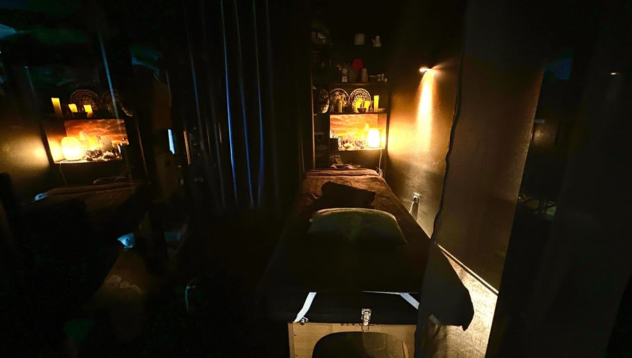 Salle de massage intimiste chez Sonora Experiences, Lyon, Auvergne-rhône-alpes, FR.