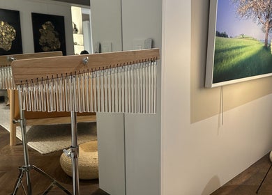 Intérieur élégant chez Sonora Experiences à Lyon, Auvergne-rhône-alpes, FR, avec décoration artistique.