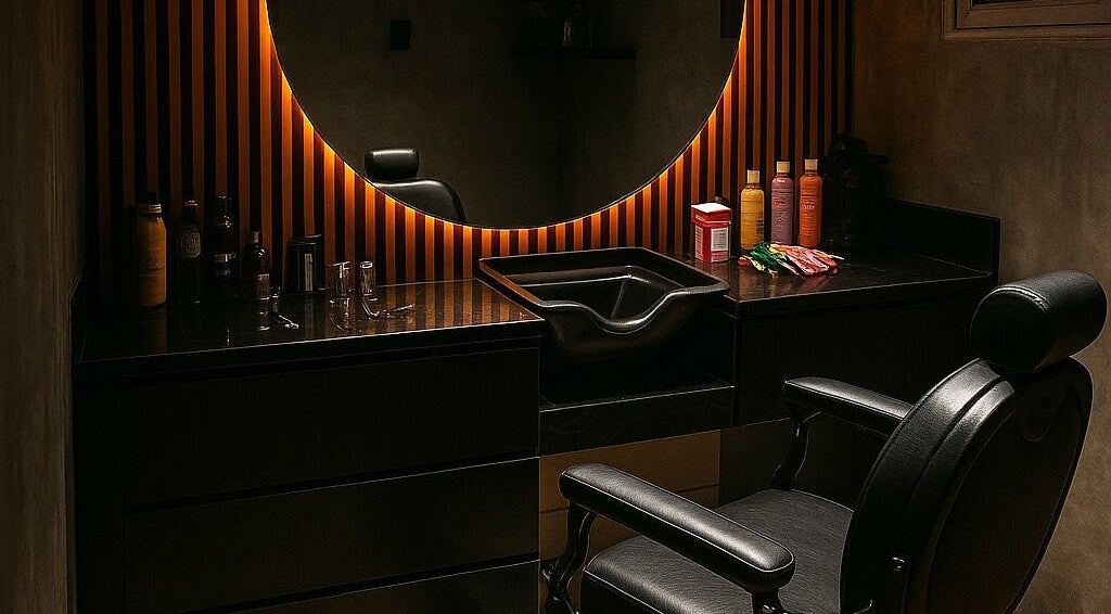 Interior sofisticado de Dany Slick Barber Studio en Mérida, Yucatán, MX. Un lugar elegante para cortes de cabello.