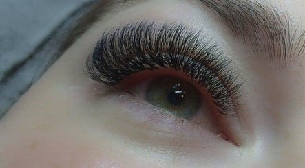 Detailed eyelash extension at Arty Lash, Spring Hill, Queensland, AU showcasing expert lash artistry.