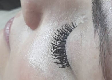 Elegant eyelash extensions at Arty Lash, Spring Hill, Queensland, AU showcasing precision and beauty.