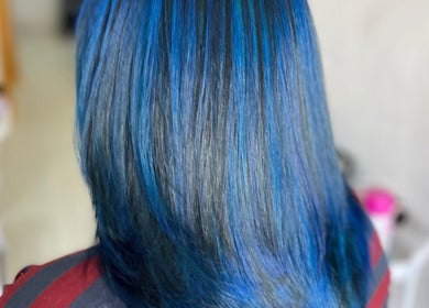 Vibrant blue hairstyle crafted at Monate Center spa, San Pedro Tlaquepaque, Jalisco, MX. A true hair transformation.