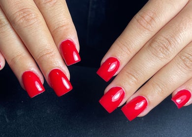 Elegant red nails manicure at Monate Center spa, San Pedro Tlaquepaque, Jalisco, MX.