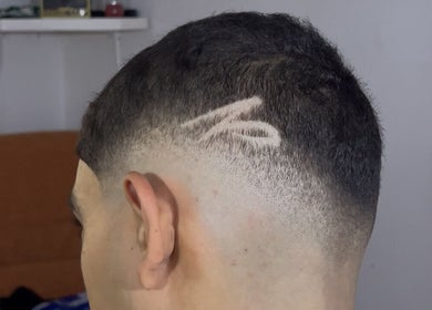 Intricate haircut design at 48 barber, Iași, Județul Iași, RO showcases modern style.