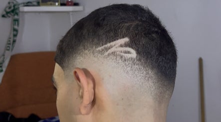 Intricate haircut design at 48 barber, Iași, Județul Iași, RO showcases modern style.