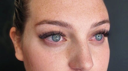 Close-up of styled lashes by Whiplash Xpress - Mobile Lash and Brow Artistry in Cronulla, New South Wales, AU.