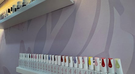 Botellas de esmalte en Aurora Beauty Salon, Valladolid, Castilla Y León, ES.