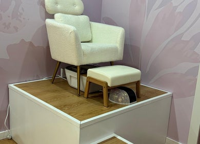 Espacio de pedicura elegante en Aurora Beauty Salon, Valladolid, Castilla Y León, ES.